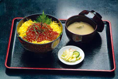 いくら丼（味噌汁付）